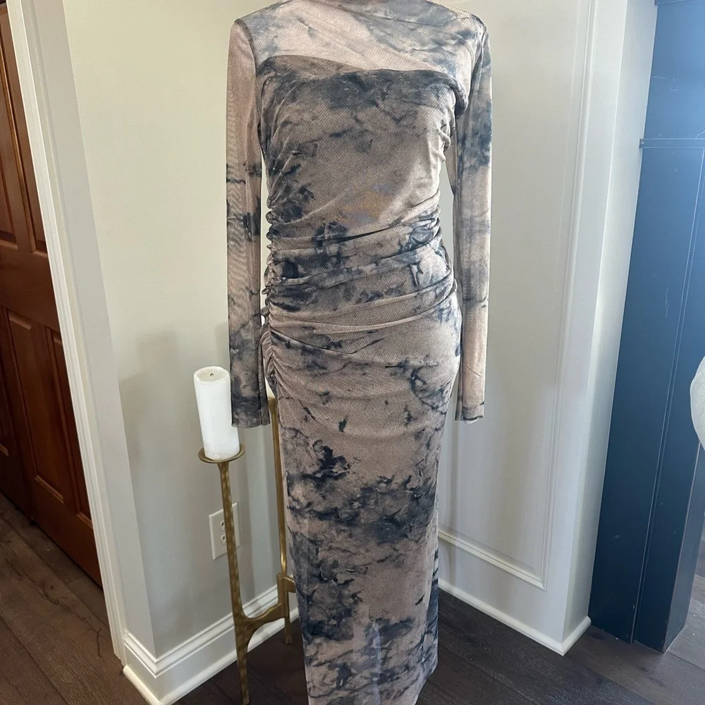 Beautiful Zara dress. Medium and sold out online! - Picture 6 of 6